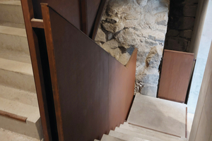  Der bräunliche Rostton außen und innen passt zur evangelischen Kirche findet Martin Bischoff. Der teure Cortenstahl wurde nur außen genutzt. 