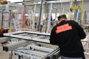  al bohn Fenster-Systeme in Sinsheim produziert jährlich etwa 3.000 Fenster und Türen aus Aluminium.  