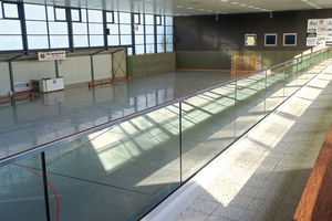  Die Diskussionen um die Gebrauchstauglichkeit von Ganzglasgeländern werden noch stärker in Normen und Regelwerke einfließen. 