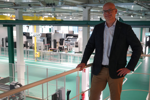  Olaf Pantel, Leiter von Fabrication Products, hat für Juni auf der freien Fläche im Hintergrund den Aufbau der neuen Maschine CC 800 angekündigt. 