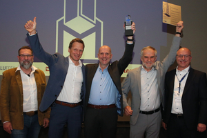  Die Verleihung des Österreichischen Metallbaupreises durch die AMFT an GIG: v.l. Martin Steinhäufl, Franz J. Ecker, Gerhard Haidinger, Adolf Pohn und Anton Resch. 