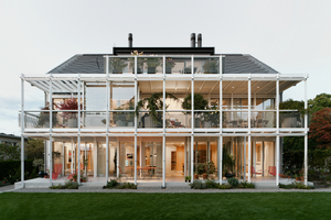  Balkone mit unterschiedlicher Dimensionierung und Wintergarten sowie grosszügige Verglasungen öffnen den Baukörper und weiten den Wohnraum nach aussen. 