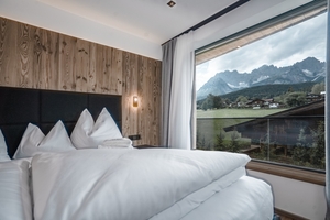  Hochwertige Fenster- und Verglasungslösungen sorgen in den Suiten des „Kaiserjuwel“ für angenehmes Tageslicht.  