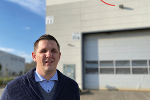  Arnd Brinkmann, Geschäftsleiter von Emsland Metallbau, fertigt mit 75 Mitarbeitern Serienteile für Windkraftanlagen. 