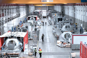  In der Enercon Produktion werden Maschinenhäuser („E-Gondeln“) für Windturbinen hergestellt. 