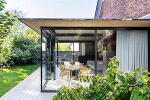  Mit Glas-Faltwänden, Fenstern und Schiebetüren bietet das Profilsystem Highline von Solarlux eine Lösung aus einer Hand. 