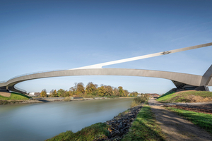  Die Emscher-Brücke ist ein mutiger Entwurf von INGE Schüßler-Plan | DKFS (Düsseldorf | London, Aachen). 