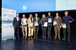  Die Preisträger des 42. Deutschen Stahlbautags in Bielefeld v.l.: Peter Sprinke (Schüßler-Plan), Nicole Jaschinski (Schüßler-Plan), Falko Schmitt (DKFS), Elke Reichel (Reichel Schleier Architekten), Thomas Mezel (Deutsches Meeresmuseum), Hendrik Hammer (Dr. Gollwitzer - Dr. Linse und Partner Beratende Ingenieure im Bauwesen mbB), Peter Grundmann (Peter Grundmann Architekten). 