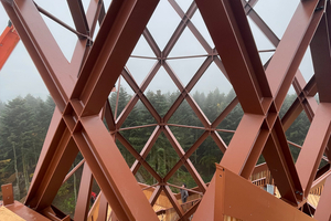  Über 200 Stufen führt eine umlaufende Treppe zur Aussichtsplattform des Frankenwaldturms. 