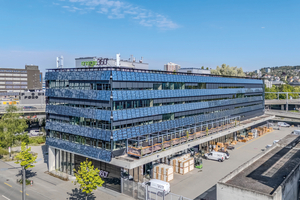  Geplant hat die Modernisierung des Hauptsitzes von Energie 360° Jessenvollenweider Architektur in Zürich. Die PV-Anlagen decken ca. 50% des Energiebedarfs des Gebäudes. 