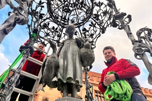  Seit rund 80 Jahren kümmert sich Metallbau Senge um das Gänseliesel. Die Brunnenfigur ist ein Wahrzeichen auf dem Marktplatz der Stadt Göttingen. 