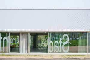  augustinundfrank / Winkler Architekten zeigen an der VHF-Fassade, wie die Gebäudehülle zum zentralen Bestandteil eines Low-Tech-Konzepts werden kann.
 