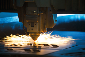  Moderne Laserschneidverfahren schöpfen ihr Potenzial erst durch die gezielte Abstimmung aller Prozessparameter aus – dazu zählt neben der Anlagentechnik auch das eingesetzte Prozessgas.  