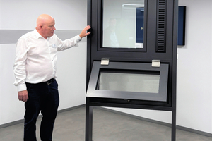  Fenster für Justizvollzugsanstalten sollen hohe Sicherheitsanforderungen erfüllen und dennoch Häftlingen eine händische Lüftung ermöglichen. 
