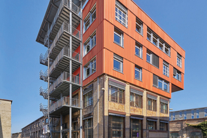  Die feuerverzinkte Treppenanlage hat am modernisierten und aufgestockten Kopfbau der Halle K.118 einen zweiten Lebenszyklus gestartet. 