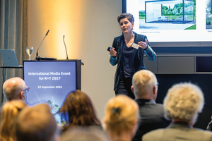  Sandra Musculus, Präsidentin vom Industrieverband Technische Textilien–Rollladen–Sonnenschutz e.V. informierte über Trends im Segment Sonnenschutzprodukte.  