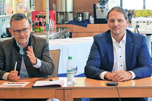  v.l.: Pressekonferenz mit dem Vorstandsvorsitzenden Oskar Anders, den Geschäftsführern Dr. Jochen Peichl und Michael Breckl-Stock sowie dem Institutsleiter Prof. Winfried Heusler. 