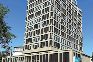  An dem Bürogebäude in Frankfurt, Eschersheimer Landstraße 60, wurden 540 Fensterflügel ausgetauscht, die Rahmen blieben stehen.  