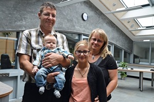  Tino Beck zusammen mit seiner Frau Jeanette, zuständig für die Personal- und Büroorganisation, und den beiden Töchtern 