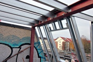 Leicht und günstiger: Stahl gewinnt gegen Holz bei einer Dachaufstockung in Hamburg. 