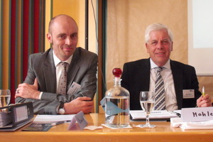  VOA-Vorstandsvorsitzender Michael Oswald (l.) mit Ehrenmitglied Norbert Mahler 