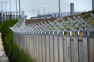  An den bestehenden Zaun wurden 11 km Sicherheitszaun angeknüpft. 