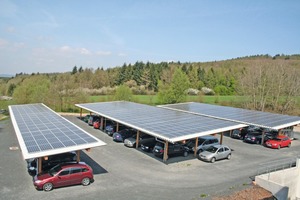  Eine elektrotechnische Fachkraft sollte zum Team gehören, wenn ein Carport mit Solaranlage montiert wird.  