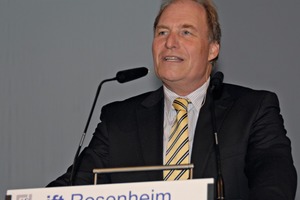  Institutsleiter Ulrich Sieberath bei seinem Vortrag 