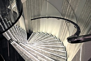  Auch im Portfolio: Eine Wendeltreppe für eine Luxusyacht. 