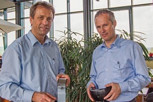  Geschäftsführer Ludwig Schletter jun. (r.) und sein Stellvertreter Hans Urban (l.) wollen weiterhin Solarmontagesysteme anbieten. 