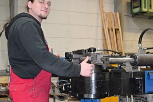  Alexander J. Schön arbeitet jetzt als Geselle bei der SMO CNC-Rohrbiegetechnik, Bremen. 