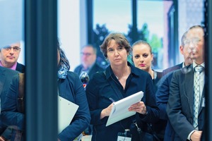  Mit dem Ohr an der Branche: Chefredakteurin Stefanie Manger auf der fensterbau frontale. 