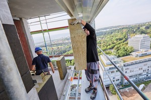  Fixrock 035 VS-Platten aus nichtbrennbarer Steinwolle in 180 mm Dicke gewährleisten den Wärmeschutz in der Fassadenkonstruktion. 