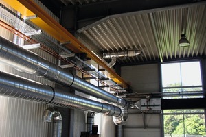  Das Kanalsystem des Luftkreises der Energiefassade mit Heiz- und Kühlregister im Hallenbereich. 