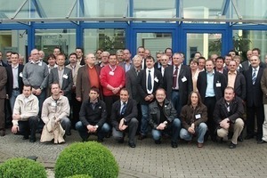  Seltenes Gruppenbild: Wintergartenbauer während des Besuches bei der Veka AG in Sendenhorst 