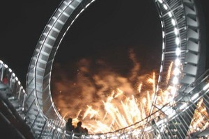  Spektakuläre Einweihung: Feuer-Show für "Tiger &amp; Turtle" 