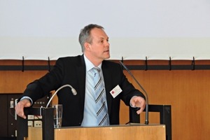  Dr. Marco Einhaus berichtete über Arbeitsschutz im Fassadenbau 