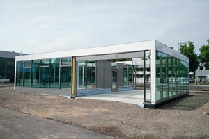  Die Außenhülle inklusive Verglasung für das VW-Autohaus Tölke und Fischer in Krefeld wurde in nur einer Woche errichtet. 