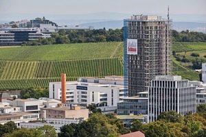  Der 75 Meter hohe Turm ist Erkennungszeichen des neuen Wohngebiets ganz in Nähe des Naherholungsgebietes Killesberg in Stuttgart. 