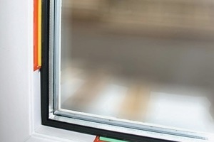  Korrekt verklotzte Ecke eines Drehkipp-Fensters mit 5 mm starken ... 