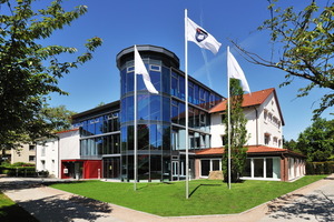  Umweltbewusst: Fassade mit Vogelschutzglas ORNILUX 