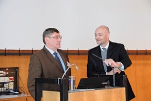  Moderator Prof. Christian Schuler (r.) und Referent Dr. Armin Franke (l.) von Gartner, Würzburg 