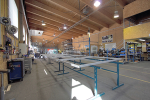  In der Produktionshalle hat auf 1.000 Quadratmetern jede Sparte ihren eigenen Bereich. 