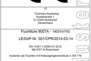  CE-Zeichen für eine Außentür als Fluchttür mit Notausgangsverschluss nach EN 179 (v.l.n.r.) 