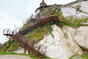  Treppe aus berostetem Stahl am Schlössl in Uttenheim. 