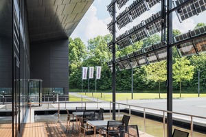  Eine Sonnenstand geführte PV-Anlage an der Fassade gilt als die Edelvariante regenerativer Energieerzeugung. 