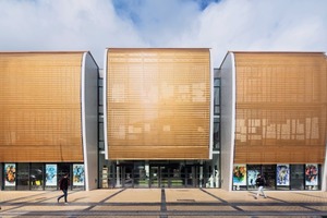  An der Kunstschule in Calais prägt der Sonnenschutz die Gestalt der Fassade in markanter Weise. 