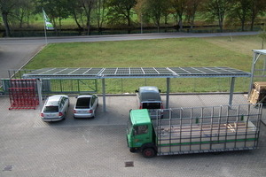  Die Solar-Carports von oben: hier hat der ganze Fuhrpark platz 