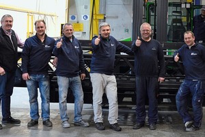  Das Team des Arbeitsbereichs Pulverbeschichtung mit Firmenchef Karl Haslinger (2.v.l.). 