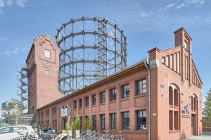  Das ehemalige „Gaswerk Schöneberg“ und mehrere Backsteinbauten stehen als Gesamtanlage unter Denkmalschutz.  